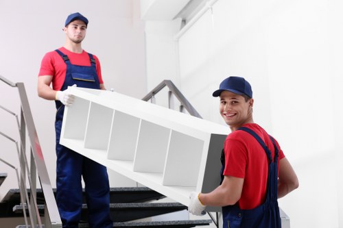 Removal truck hire service in Collierswood for local home and business moves